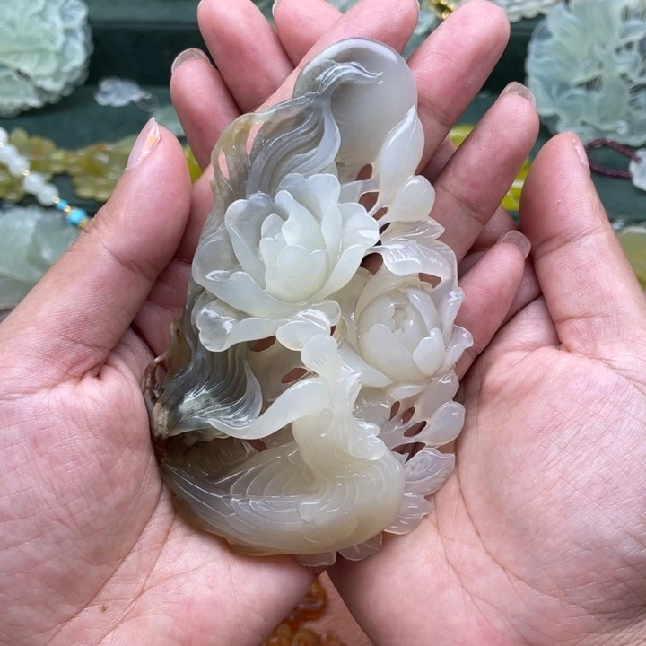 一***堡未镶嵌蛇纹石玉项链