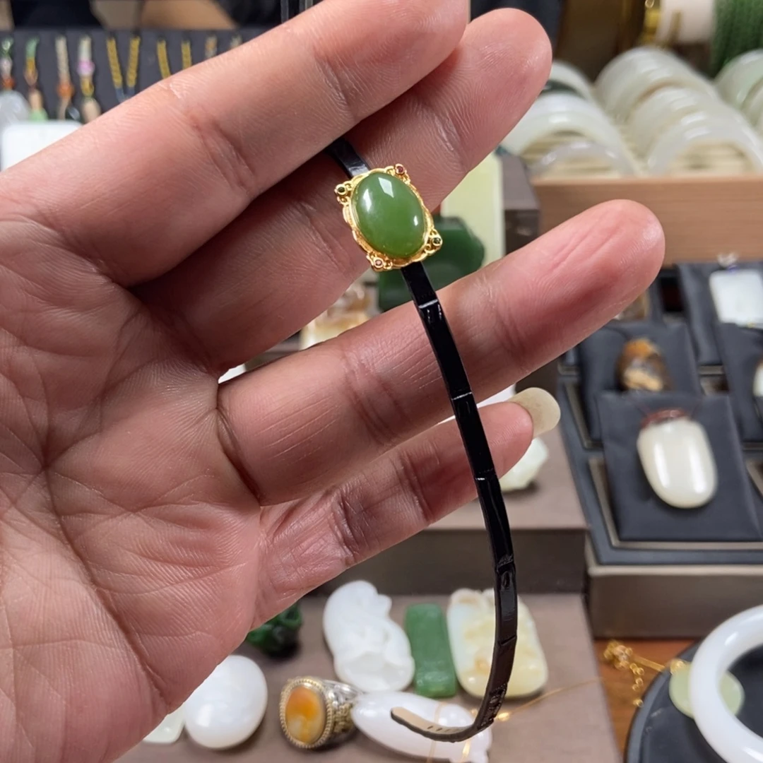 二***敏和田玉未镶嵌颈饰