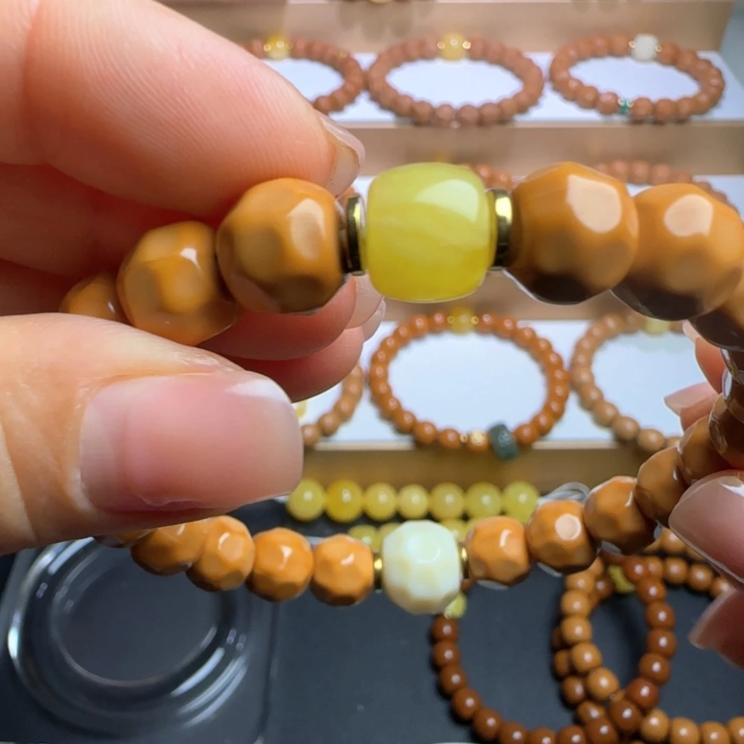 猴头核桃手串配饰蜡10