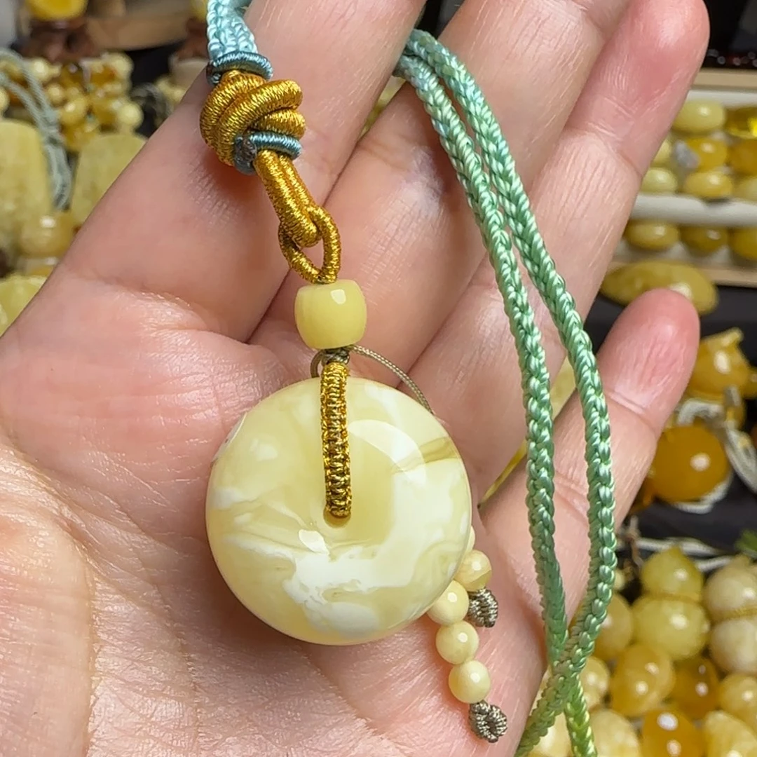 未镶嵌套链琥珀天然白蜜妖花蜜蜡平安扣吊坠