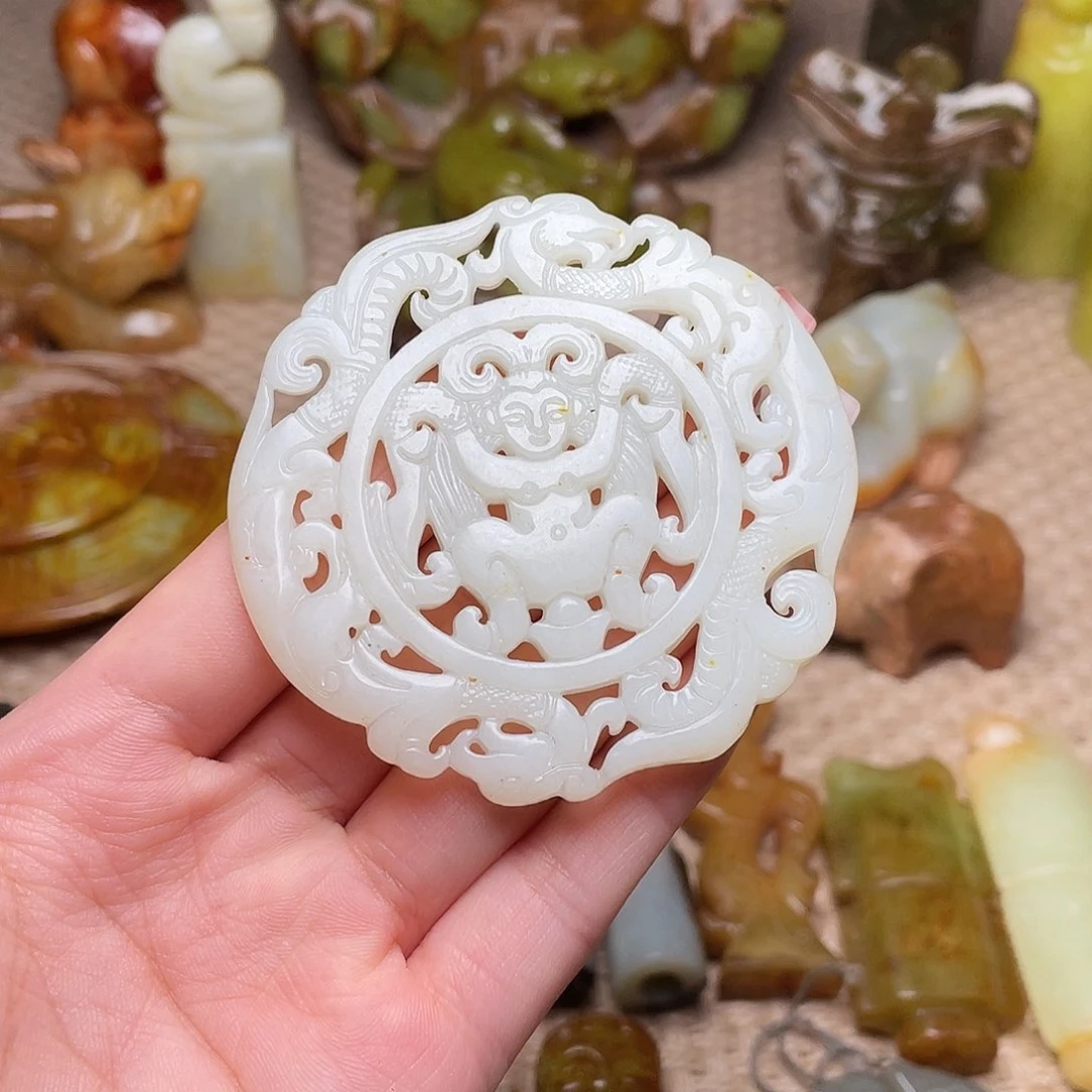 蛇纹石玉未镶嵌颈饰
