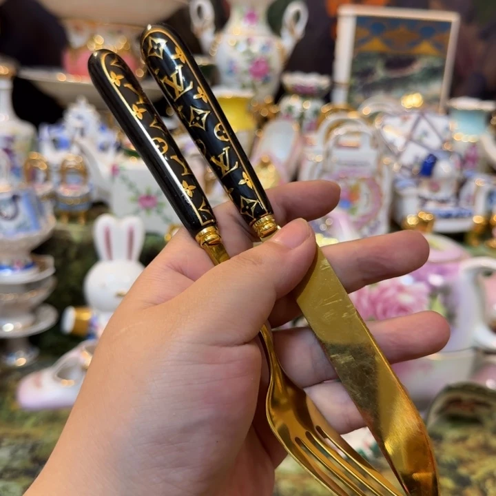 鹿与海陶瓷家居有限公司