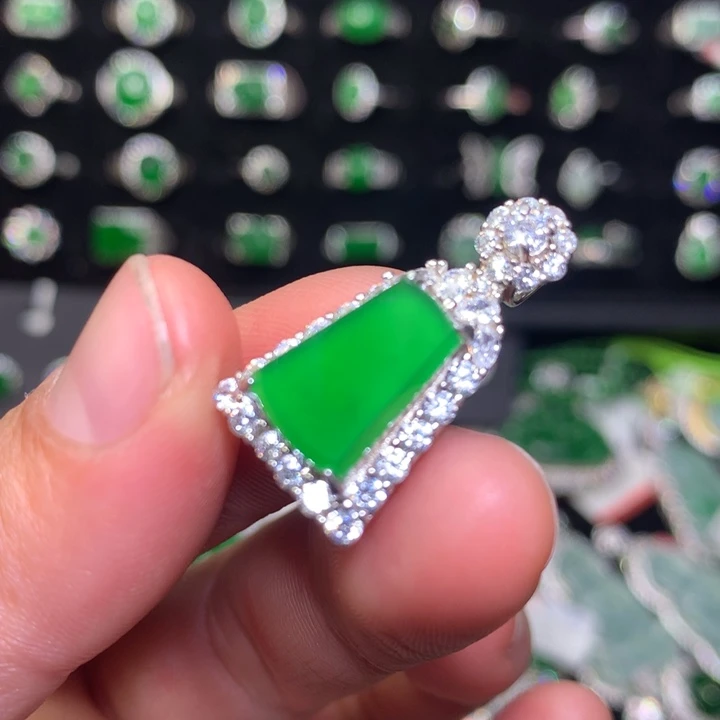 【闪购商品】翡翠颈饰银S925镶嵌天然翡翠