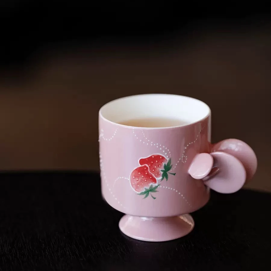 手绘草莓创意有田烧办公水杯高档小众牛奶杯两全其莓知音咖啡杯