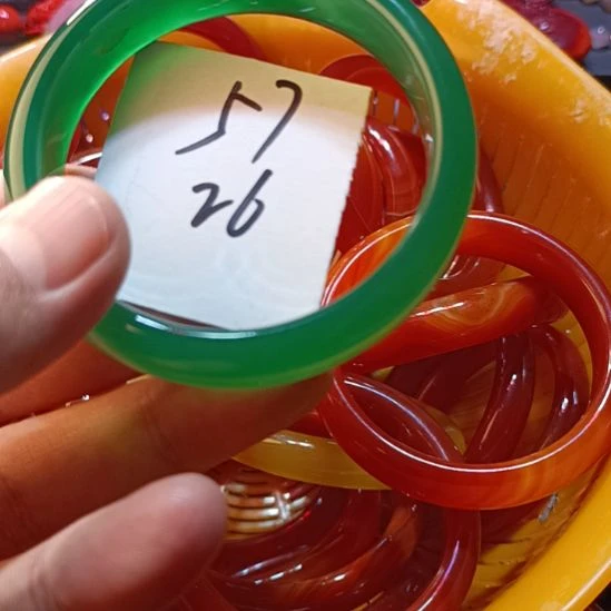 玛瑙/玉髓手镯未镶嵌