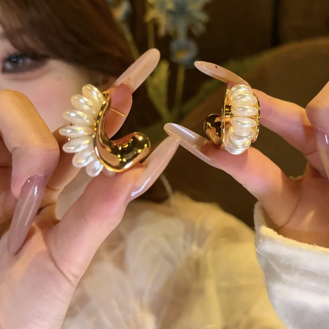 铜合金仿珍珠耳饰 复古法式C圈设计感耳环轻奢小众爆款耳饰女