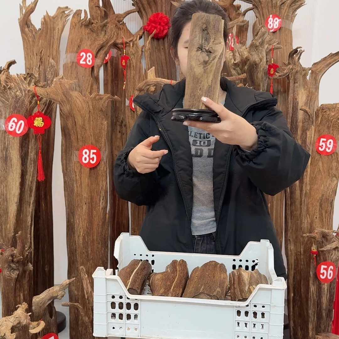 沉香碎屑沉香原材料