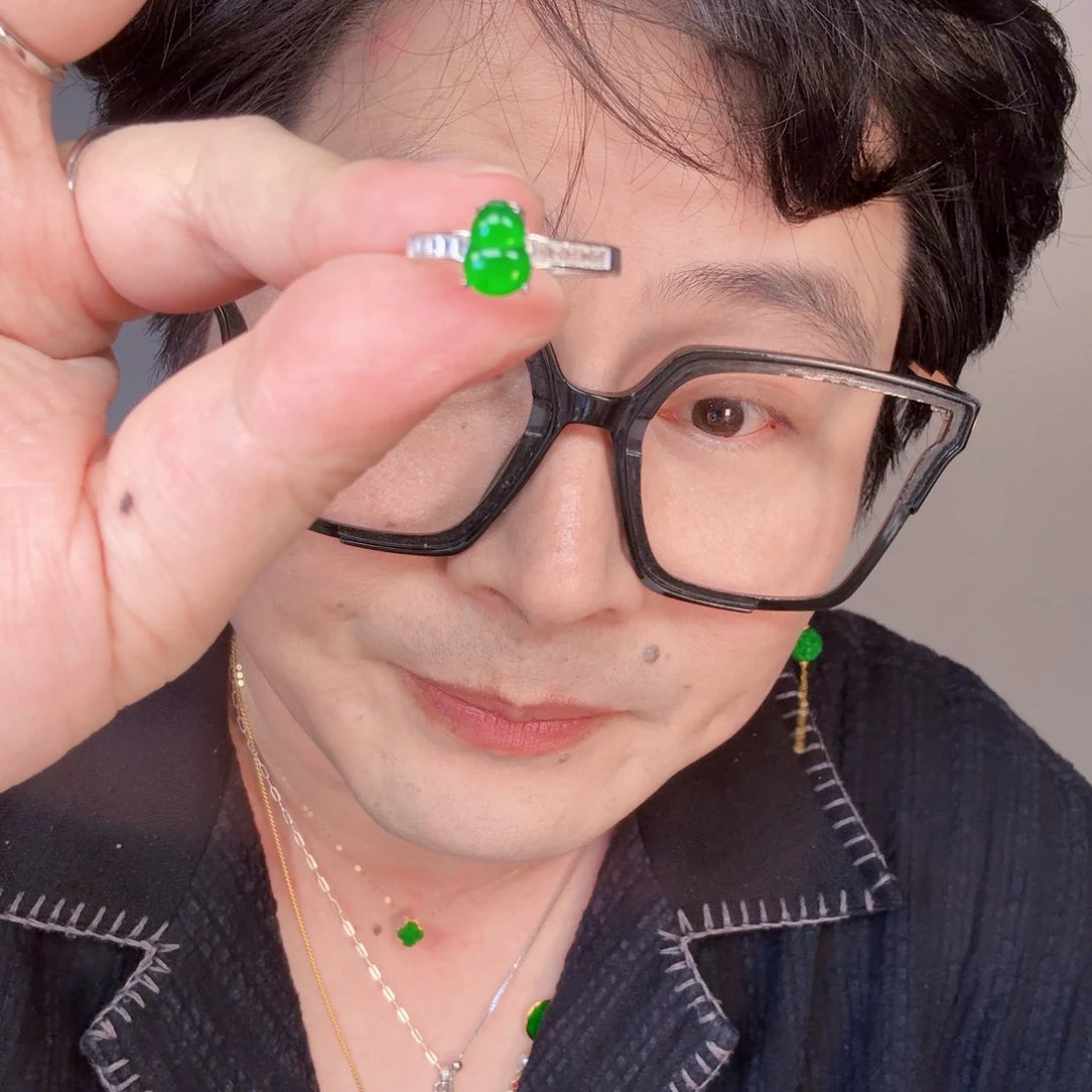 翡翠未镶嵌颈饰一个