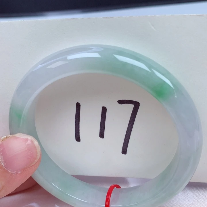 翡翠手镯未镶嵌翡翠