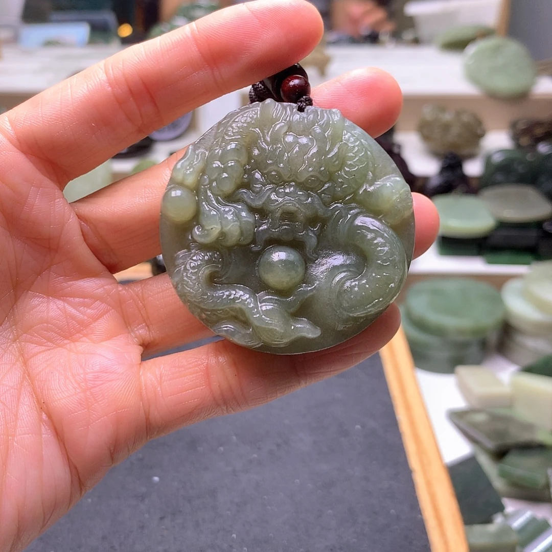 颈饰未镶嵌和田玉（糖玉）