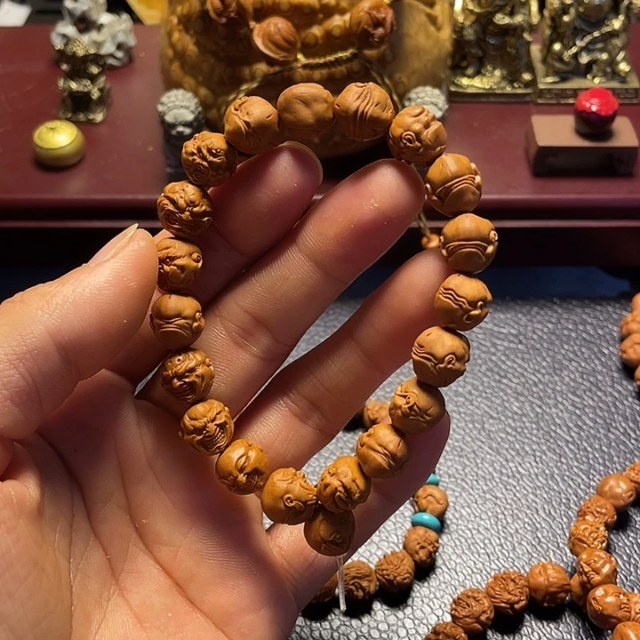 龙纹桃核雕刻恶僧经典款