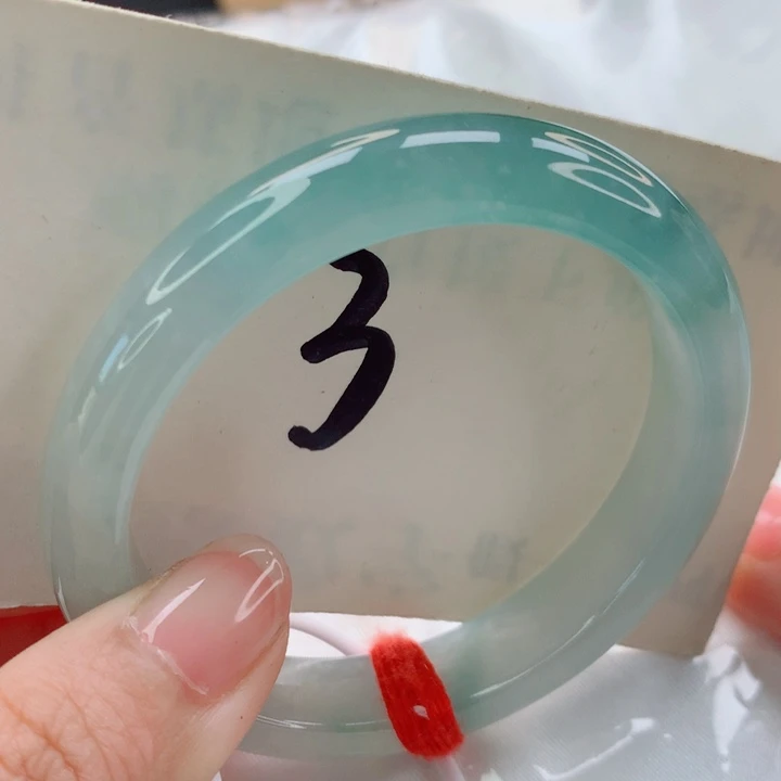 翡翠未镶嵌手镯（贵妃镯）晴水