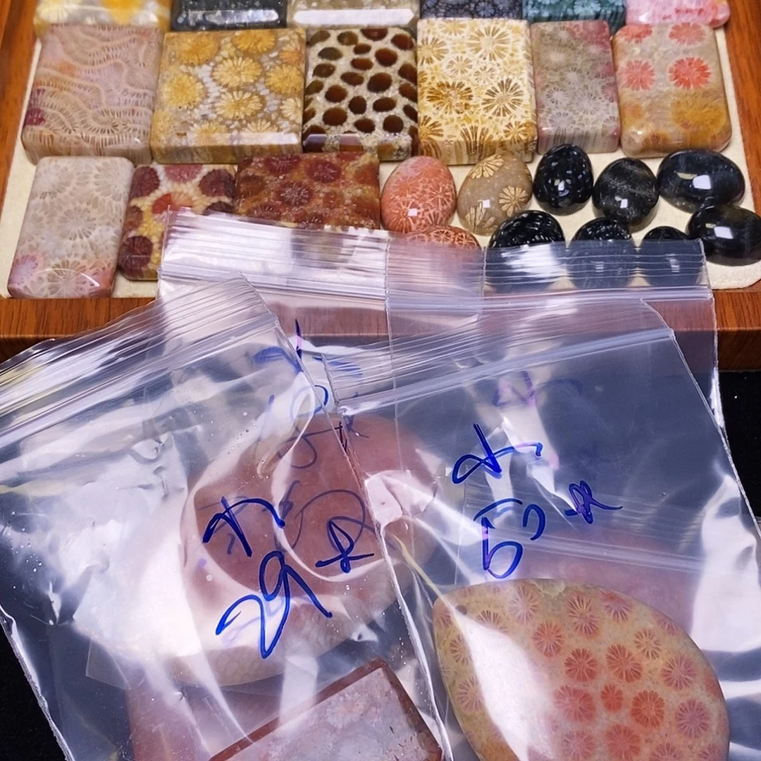 小***画硅化玉合金珊瑚玉