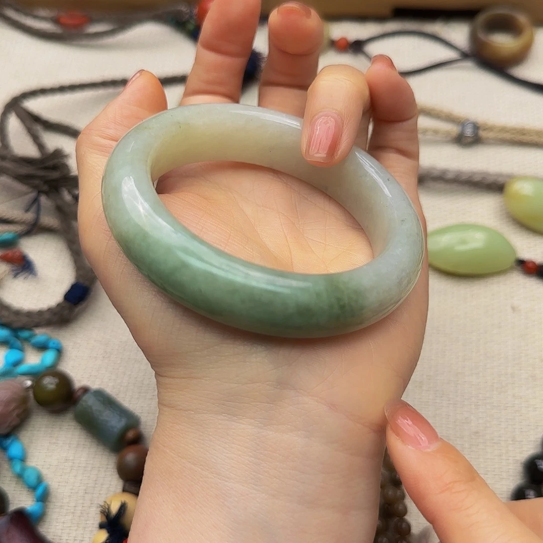 蛇纹石玉未镶嵌手镯幸****哒