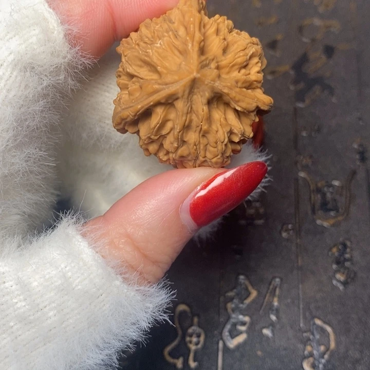 吊坠文玩核桃?**?文玩核桃异形单只