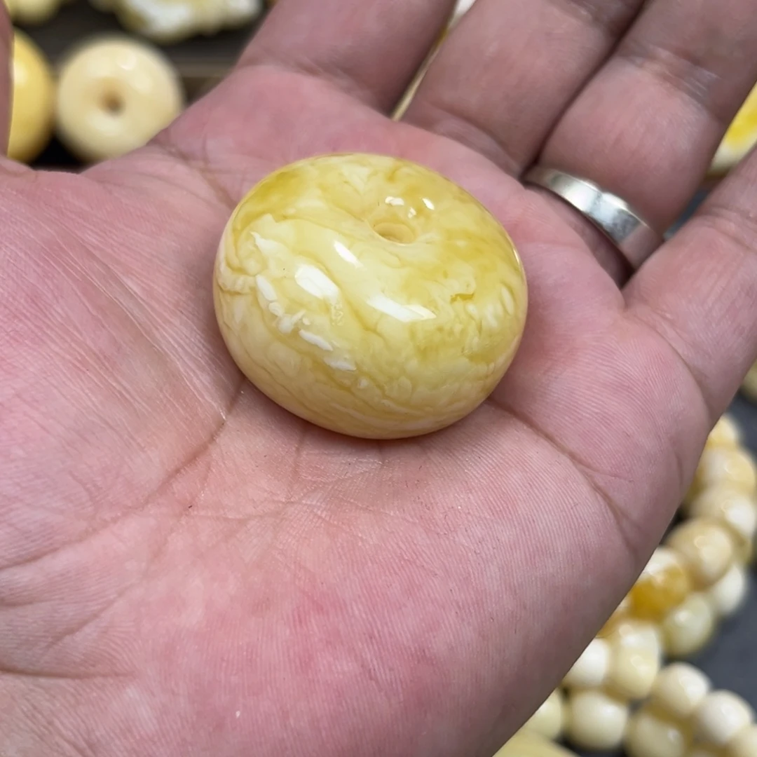 琥珀未镶嵌手串虎皮扣子