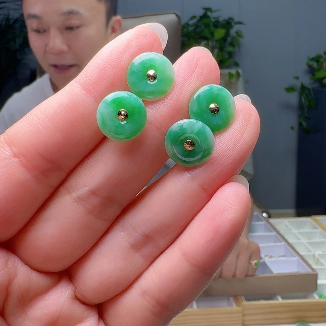 18K金镶嵌翡翠耳饰多样性发货其一