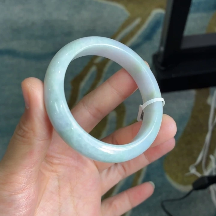 翡翠手镯未镶嵌翡翠手镯