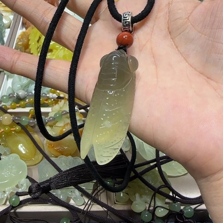 蛇纹石玉吊坠未镶嵌