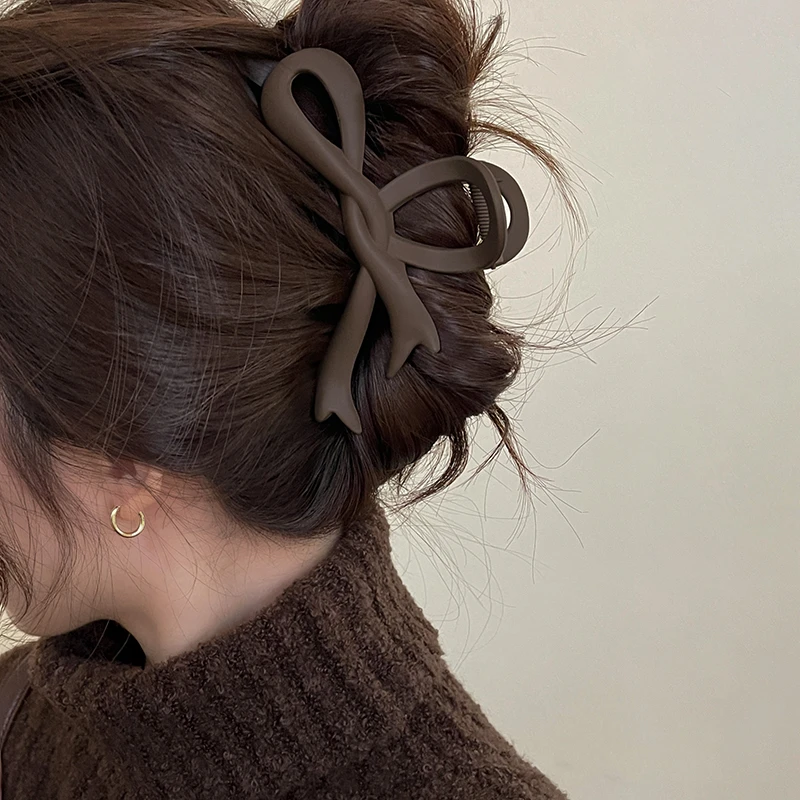 磨砂蝴蝶结抓夹盘头发抓夹秋天大号2025新款飘带鲨鱼夹女大抓夹