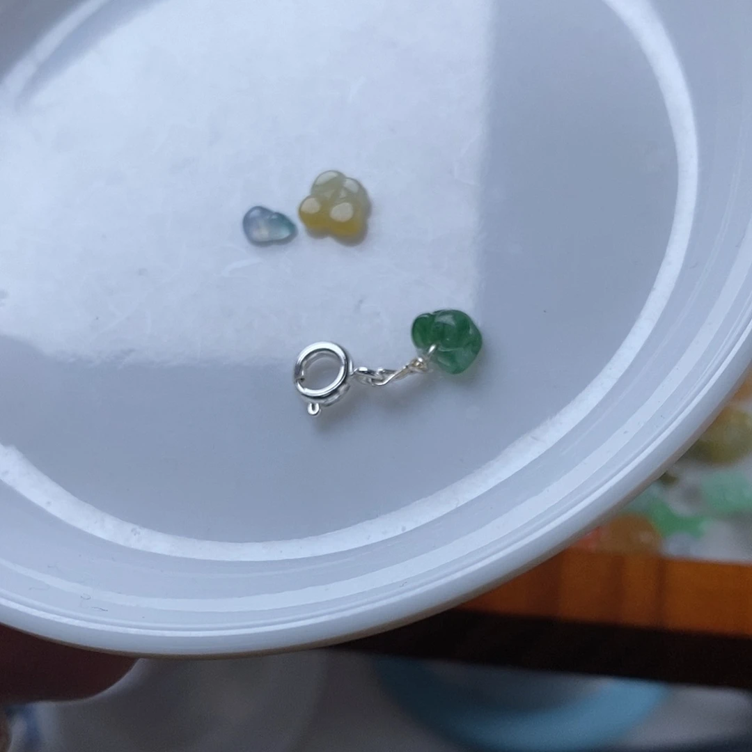 翡翠颈饰未镶嵌?*k小滴溜