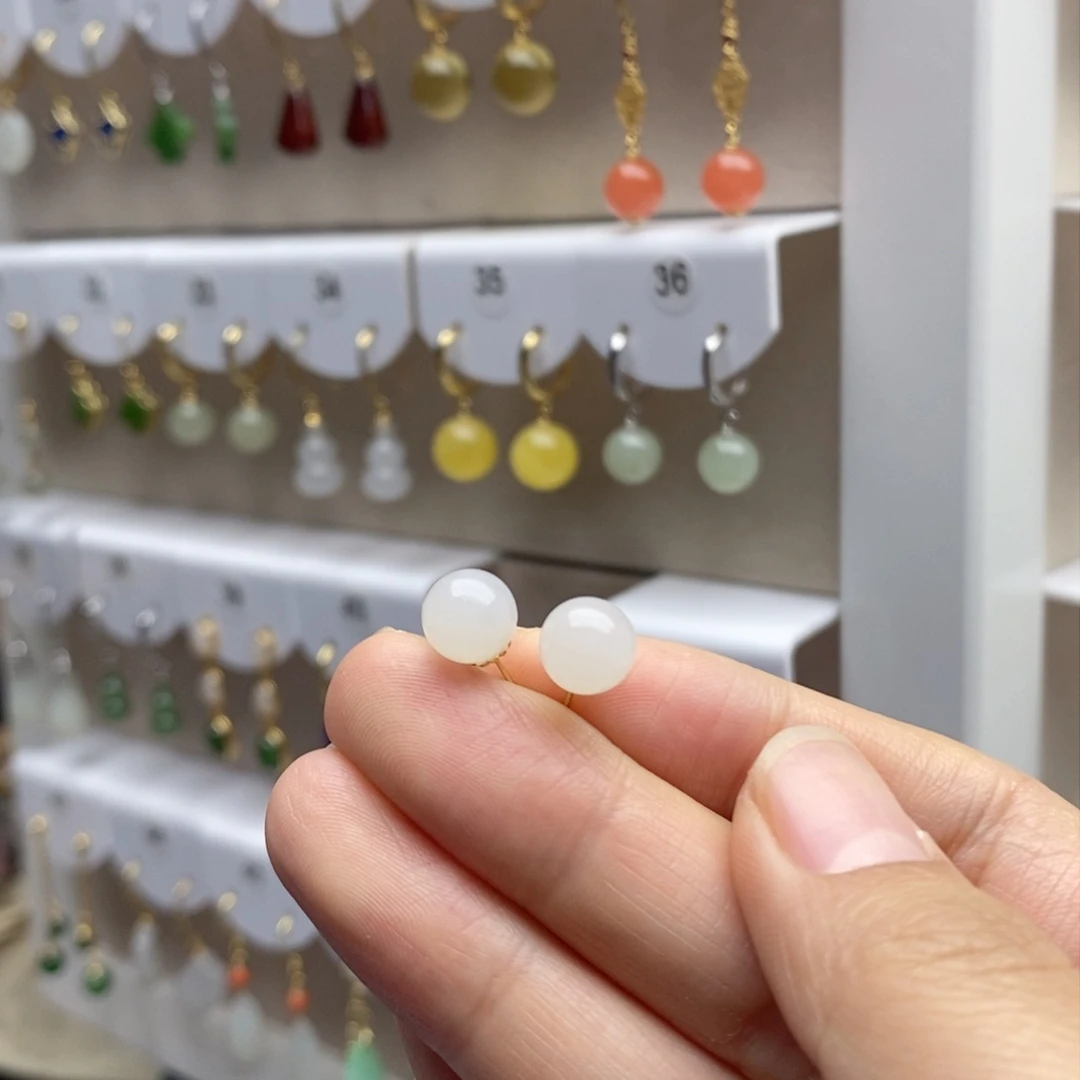 18K金镶嵌和田玉耳饰