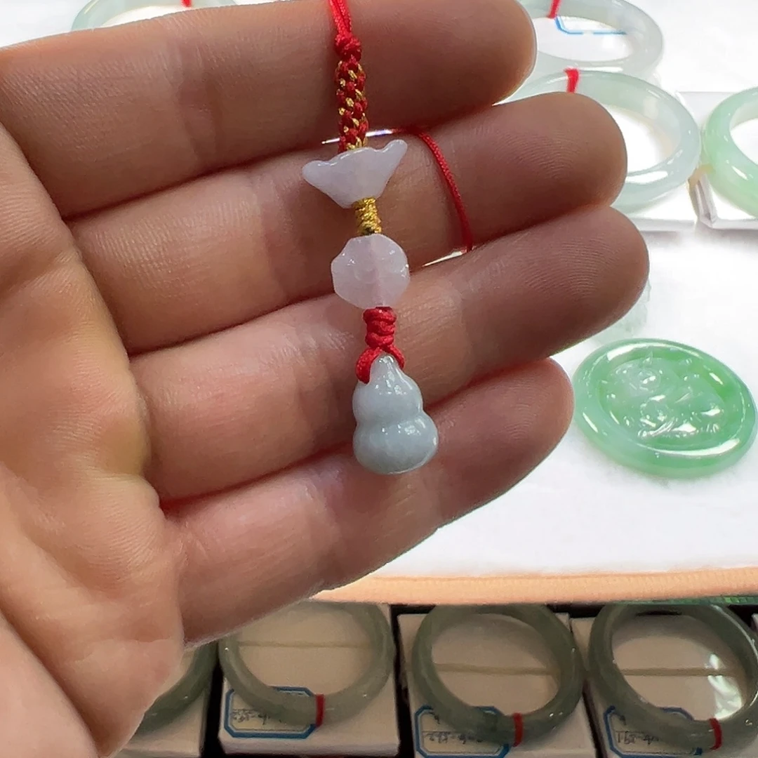 翡翠未镶嵌颈饰元宝