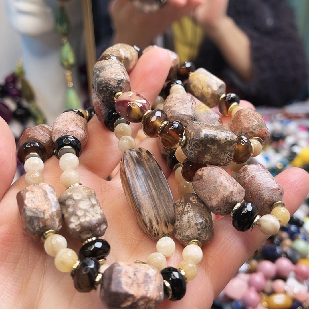 王***爽玛瑙/玉髓未镶嵌颈饰松