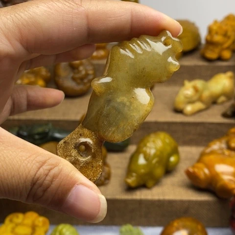 蛇纹石玉未镶嵌颈饰69