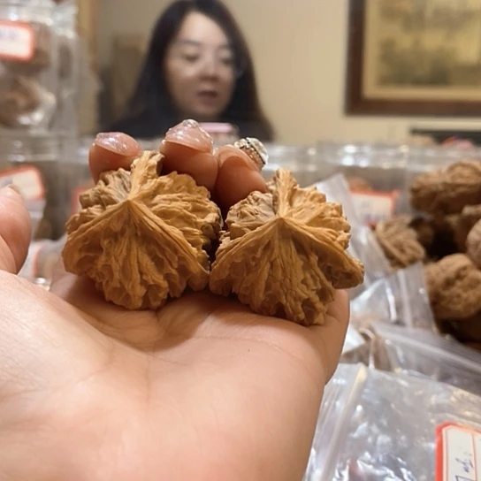 文玩核桃吊坠绿***沙37盘山三棱有修打底马虎对