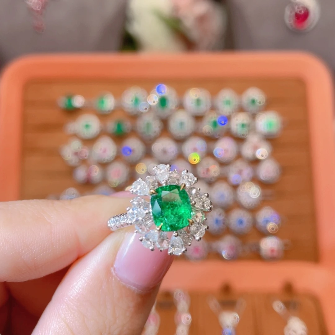 18K金镶嵌祖母绿戒指沃顿1.56