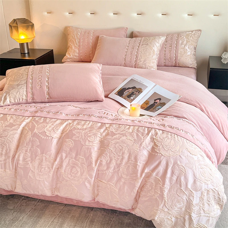2025秋冬新款轻奢高织提花牛奶绒刺绣拼接款四件套双面加绒床品