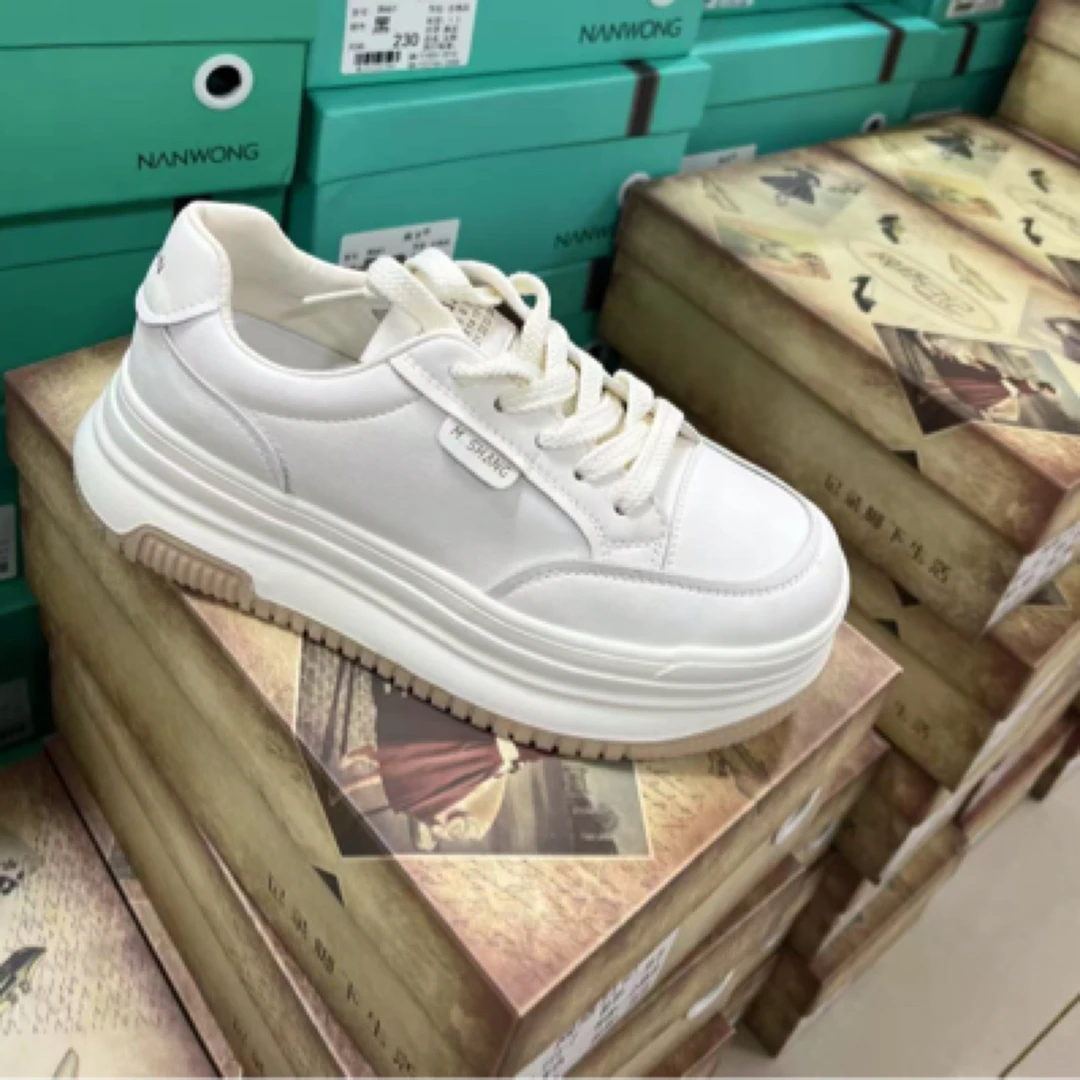 2025新款超轻经典小白鞋70072