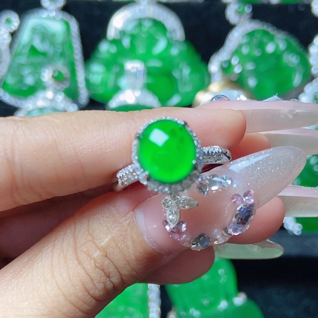 颈饰未镶嵌翡翠