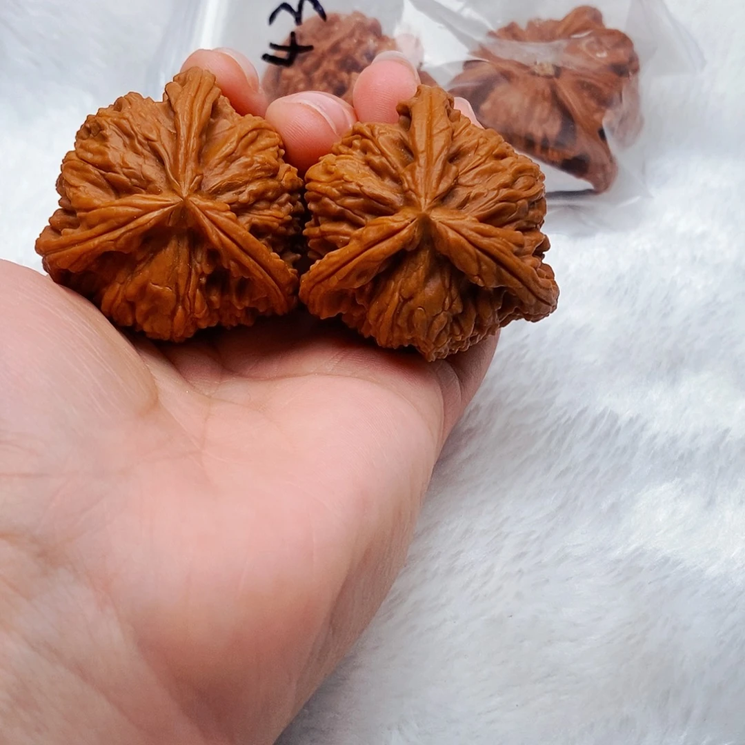 哲***铁吊坠文玩核桃三棱