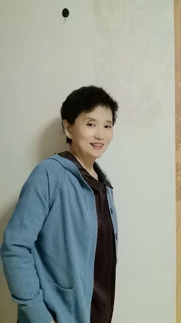 全新羊绒连帽款开衫蓝色  穿到120斤以内 身高162CM以下  不退换