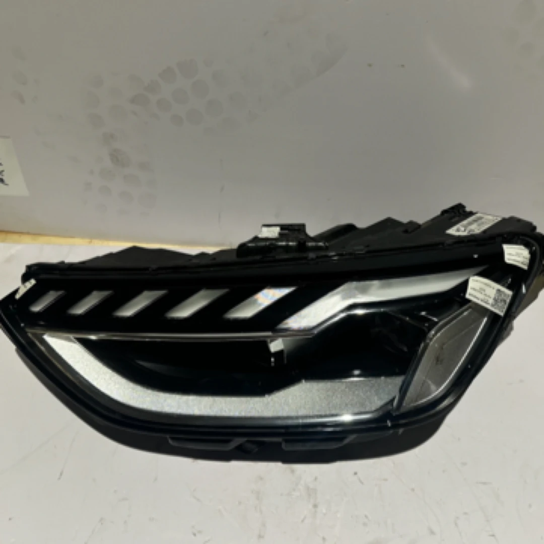 新款奥迪A4B9PA大灯