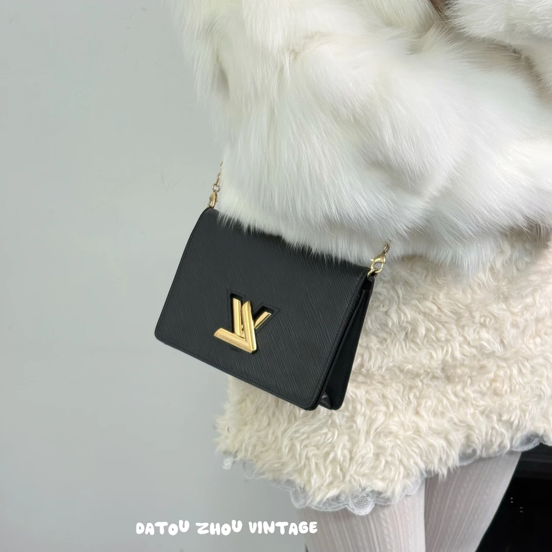 95新 LouisVuitton/路易威登 黑金水波纹twist链条斜挎包