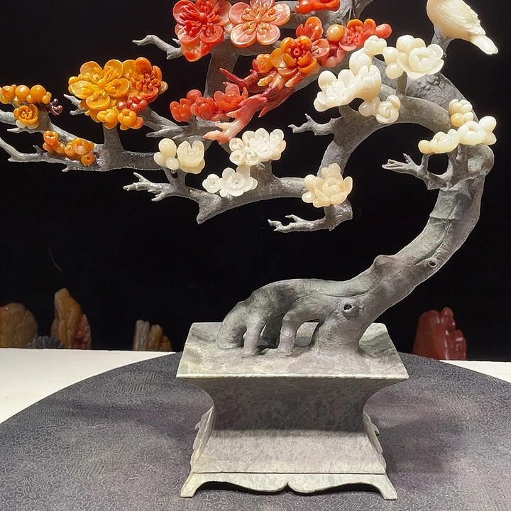 郑***华寿山石一支独秀作品