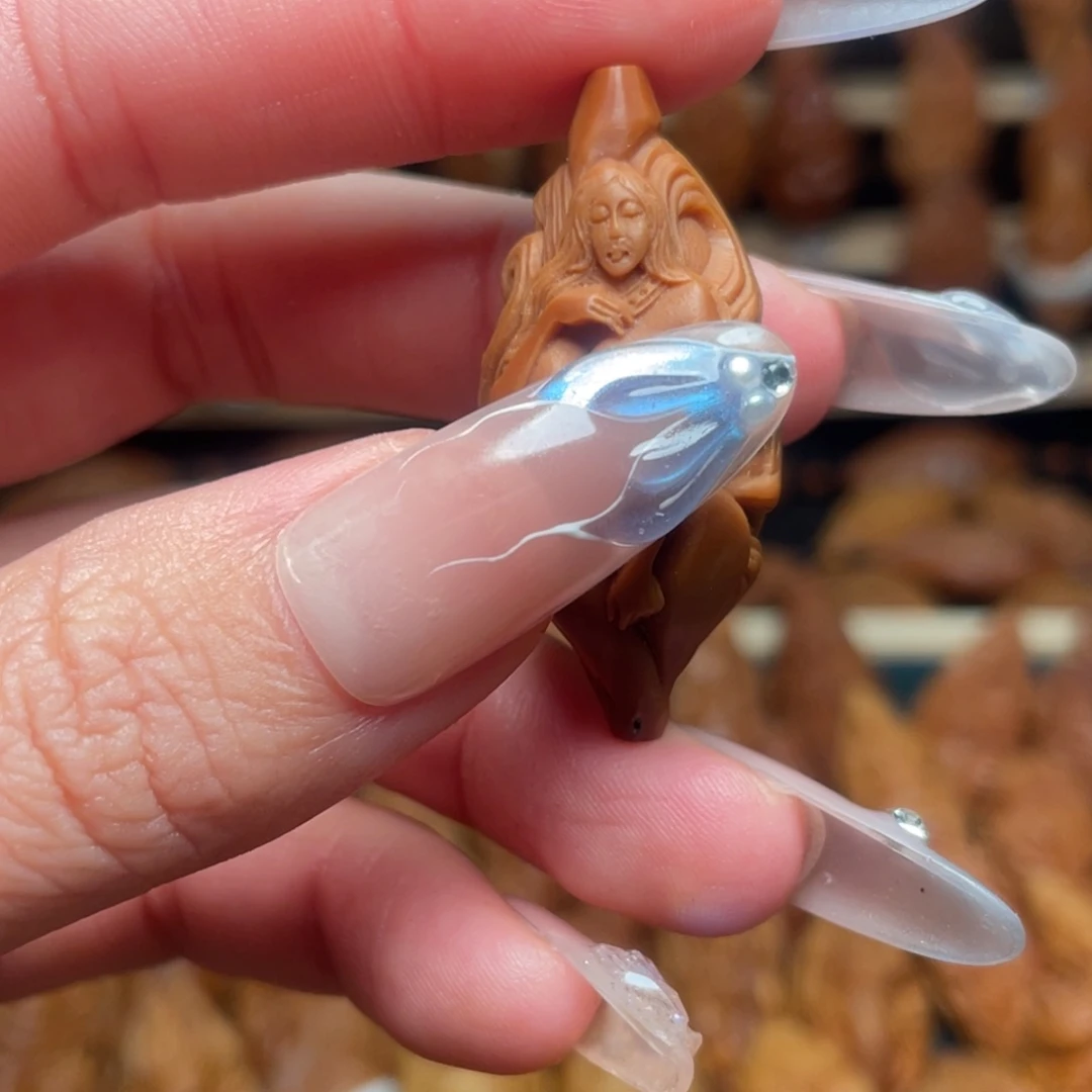 把件橄榄核九尾狐