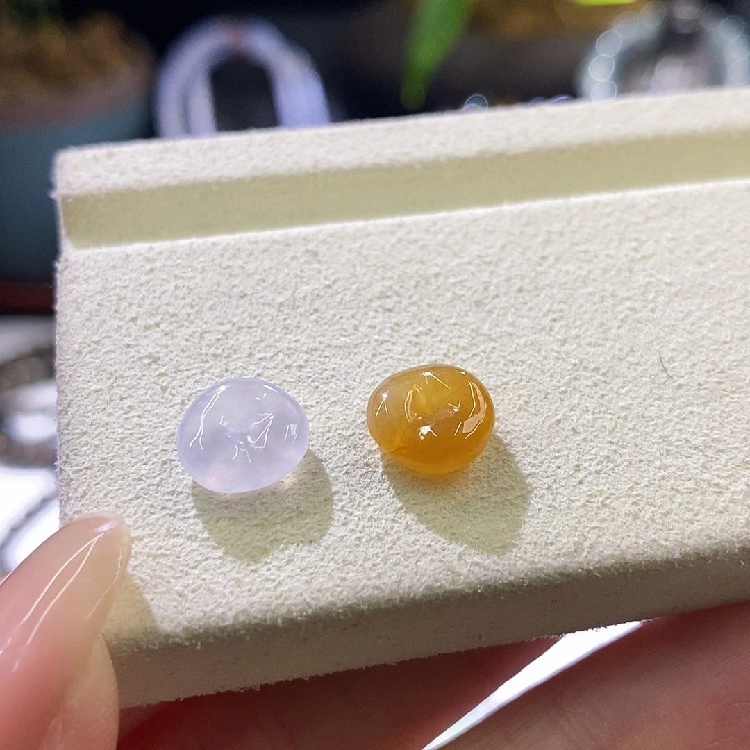 翡翠未镶嵌挂件一对