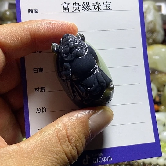晓***！和田玉未镶嵌挂件