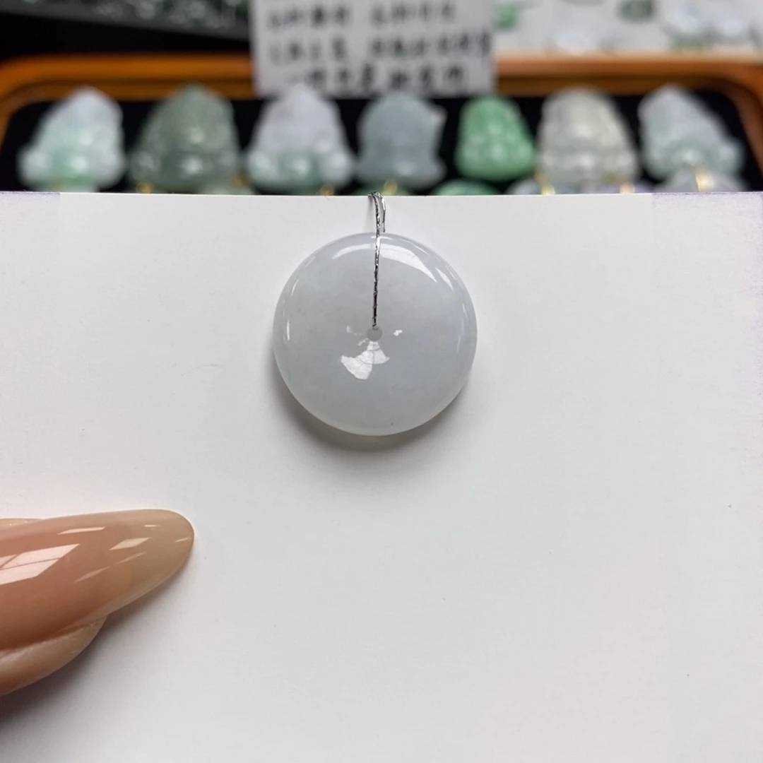 翡翠颈饰未镶嵌平安扣