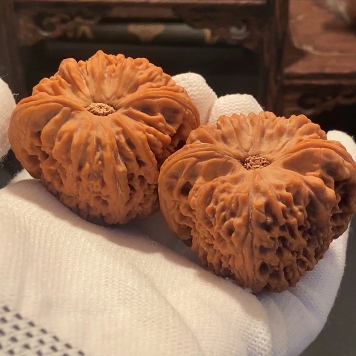 徐***蹦把件文玩核桃拉丝凹底大南疆