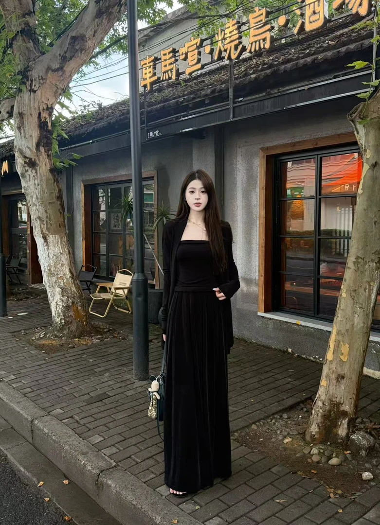 【雯雯】2025法式通勤巨显瘦套装女抹胸慵懒开衫半身裙三件套