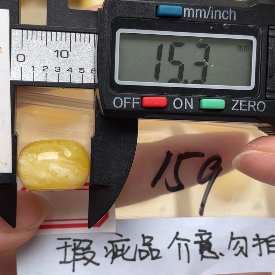 蜜蜡裸石未镶嵌大瑕