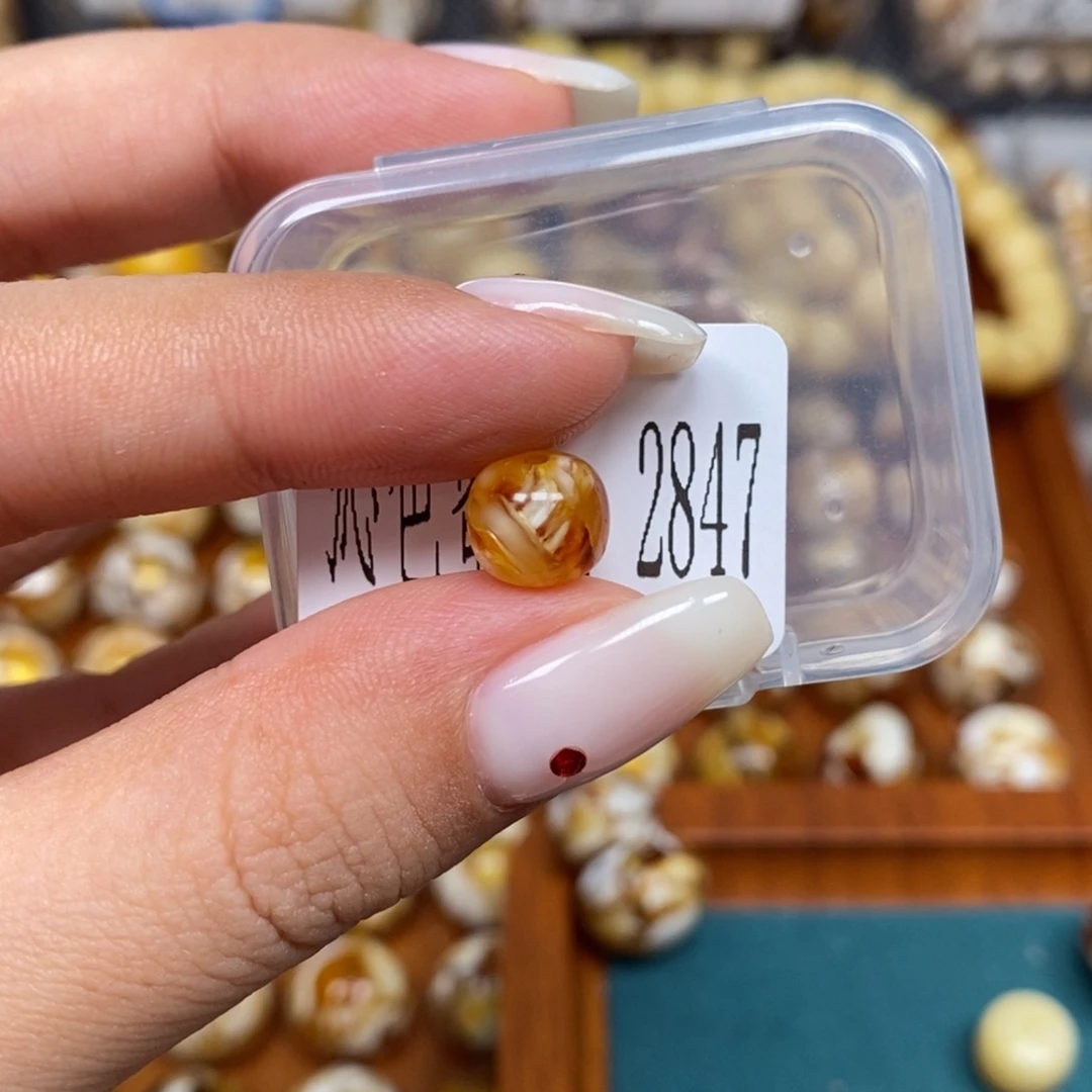 蜜蜡未镶嵌珠宝奇石2847