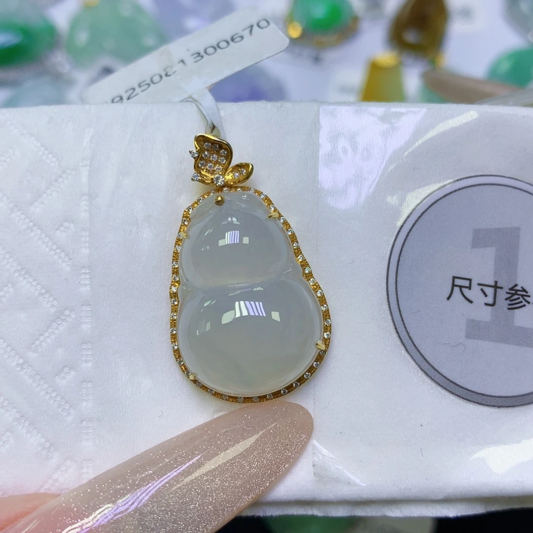 翡翠18K金镶嵌颈饰