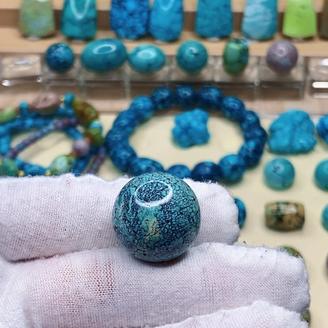 绿松石未镶嵌珠宝奇石