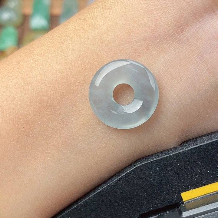 翡翠未镶嵌颈饰甜甜圈